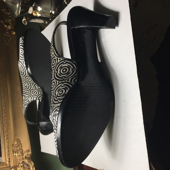 Shoes - Picture 4 of 4